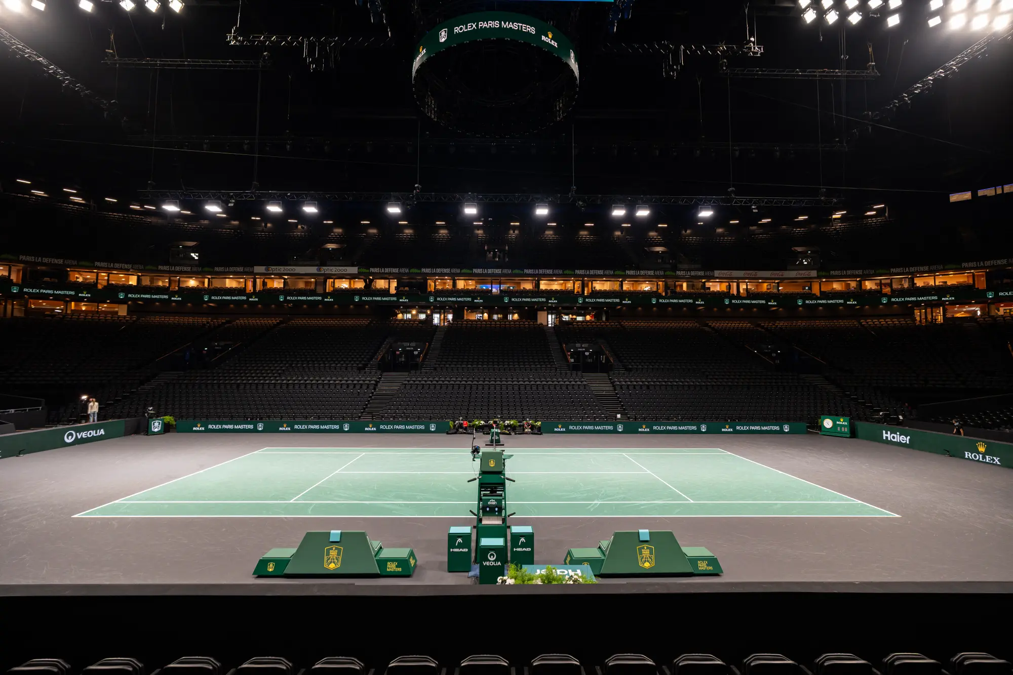 Vue depuis les places, Le Club des Légendes